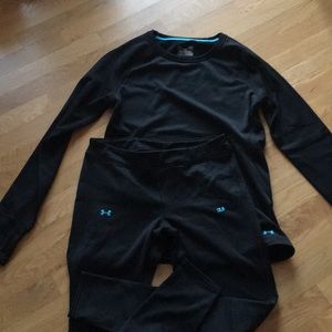 Under armor cold gear black top women’s L bottom M
